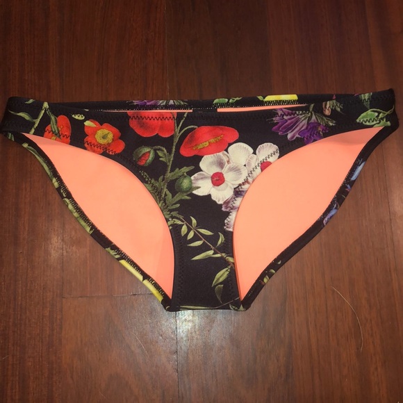 Triangle bathing suit! - Picture 3 of 3